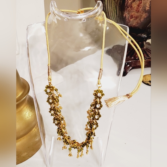 Vintage Asian peridot crystal flower adjustable silk tassel necklace flower 60's - Picture 3 of 16